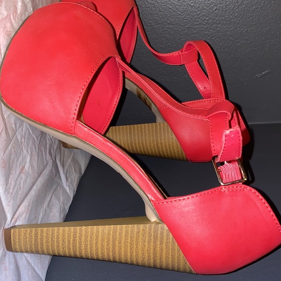 Heels - Picture 2 of 3